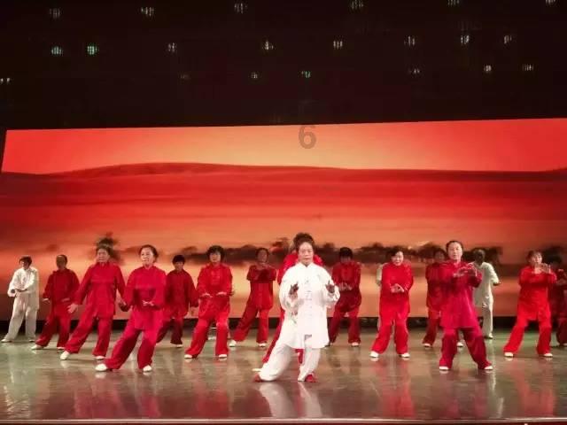 超级坦克消灭僵尸